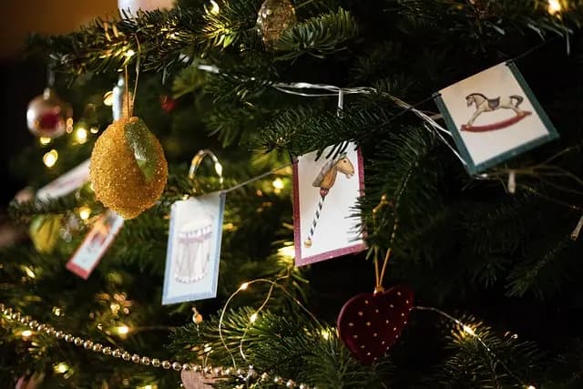 Comment réussir la revente de vos décorations de Noël