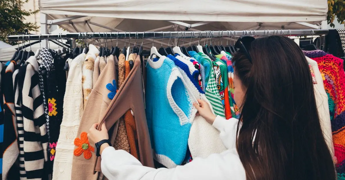 Pourquoi la revente de vêtements de Noël est-elle en hausse ?